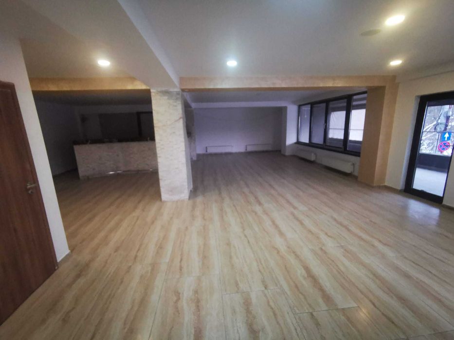 Spatiu COMERCIAL DE VANZARE - Padurea Rosu