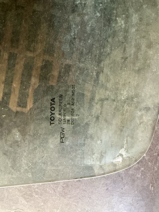 Продам автостекло тоуота оригинал
