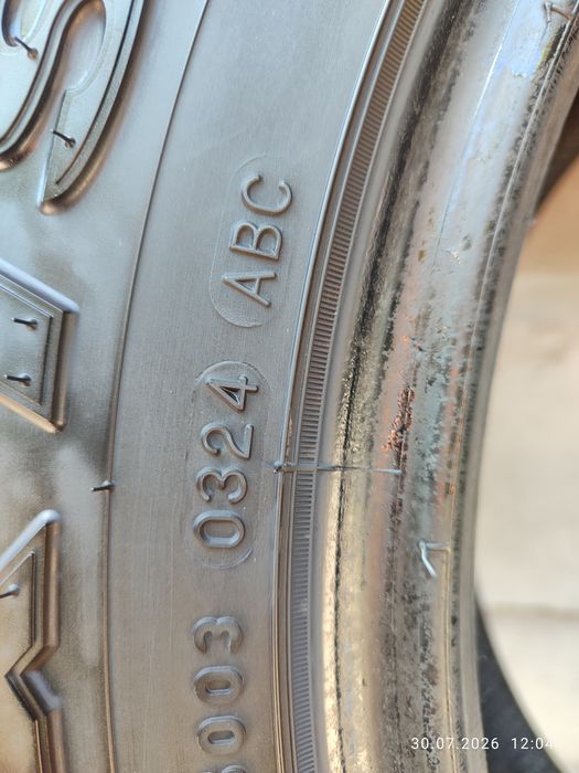 Продам шины MAXXIS