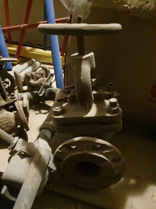 Задвижки новый бу