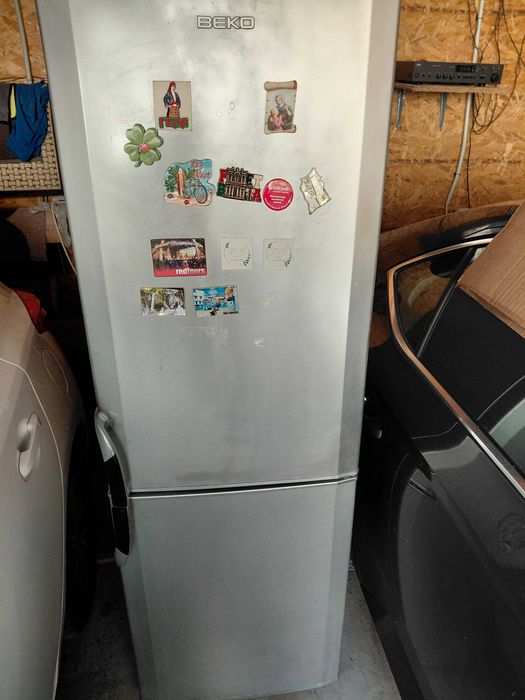 Хладилник с долен фризер