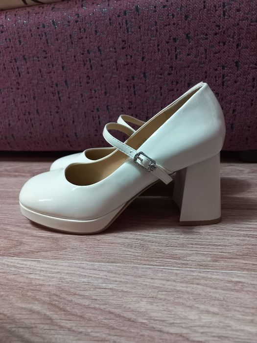 Туфли новые лакированные