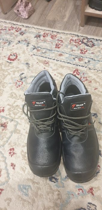 Продам спецботинки