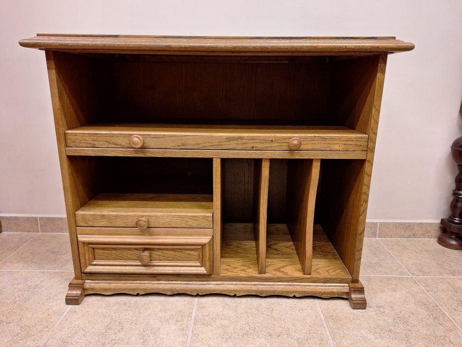 TV шкаф с подвижни плотове