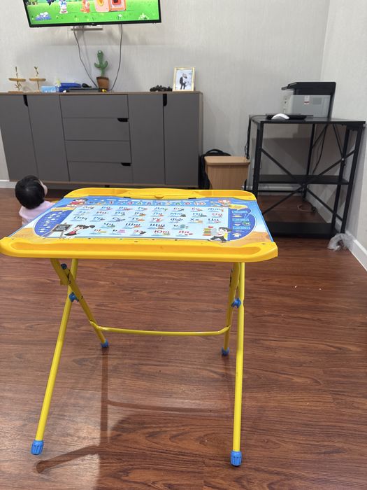 Срочно продается Парта для детей в хорошем состояни.