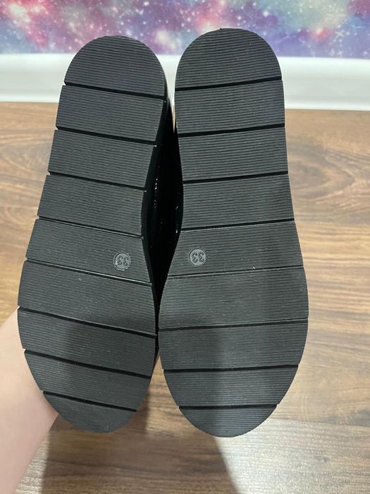 Продам детскую обувь новую