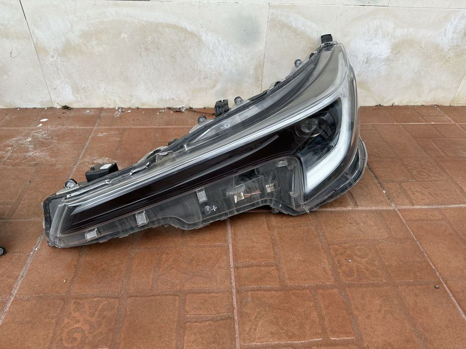 Фарове Toyota Corolla 18-24г FACELIFT