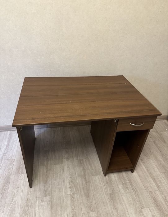 Продам компьютерный стол