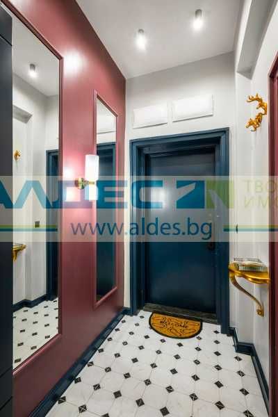 Продава се Двустаен апартамент в София, Център - 55 кв.м за 5455 €/кв.м - Снимка #9