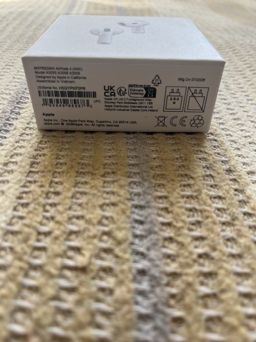 Airpods 4 Active noise cancellation