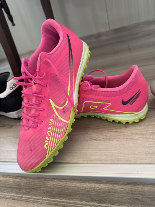 Бутонки,стоножки за футбол!