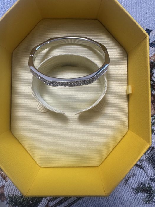 Твърда гривна Swarovski