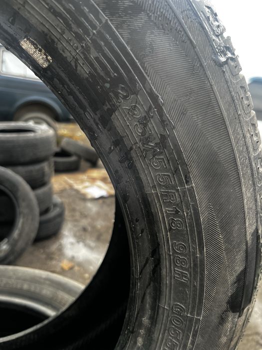 Продам 2 хорошие шины на р18