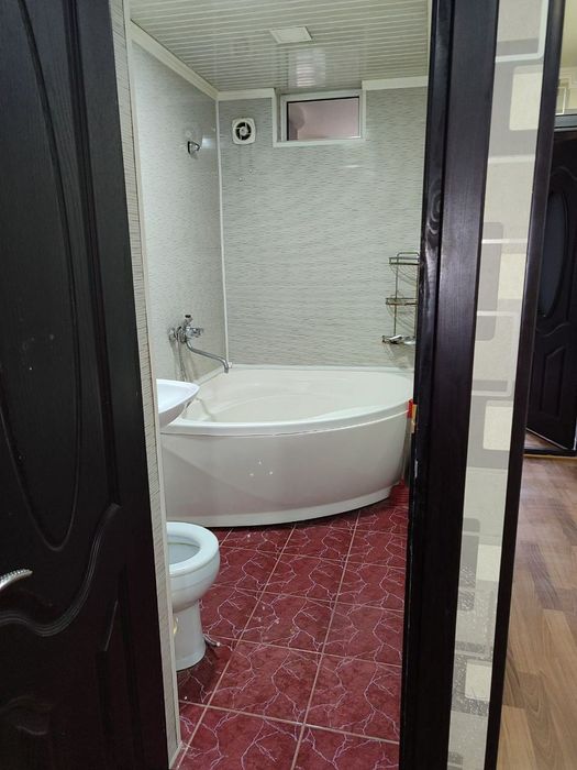 Продается 3 комнатная квартира.  Кирпичный дом. 3 этаж.