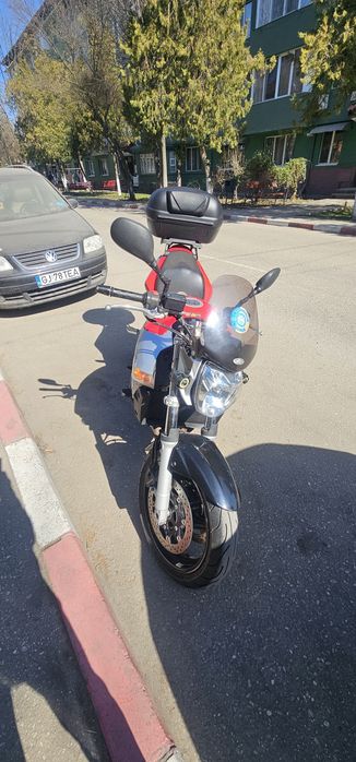 Suzuki gsr 600 roșu