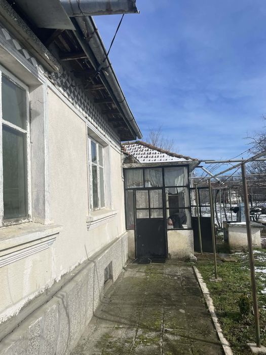 Собственик Продава къща с двор в село Млада Гвардия