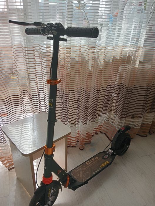 Продам самокат в отличном состоянии.