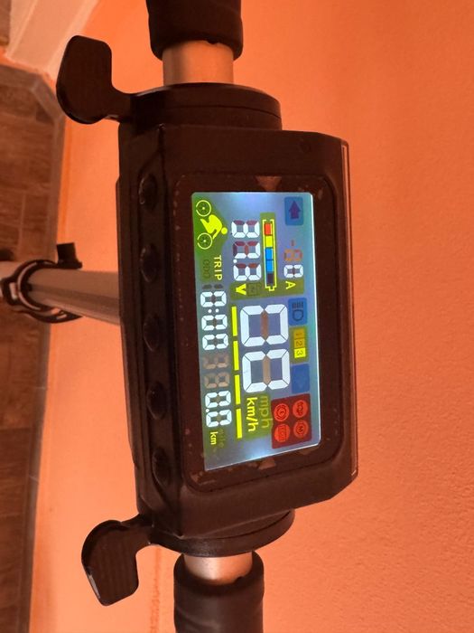 Vând trotinetă electrică