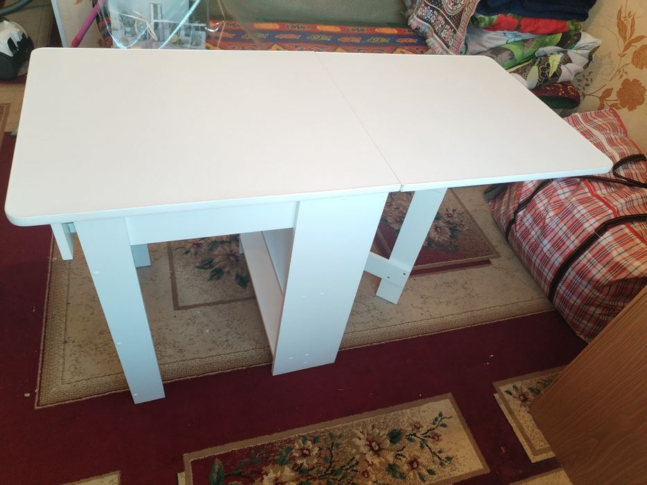 Продам новый стол книжка