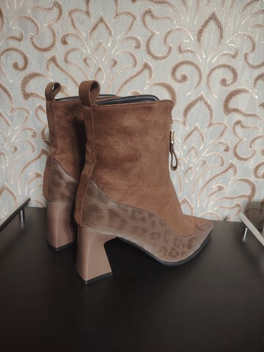 Сапоги новые  стильные зимние 38 разм. Туфли 39 разм новые турецкие