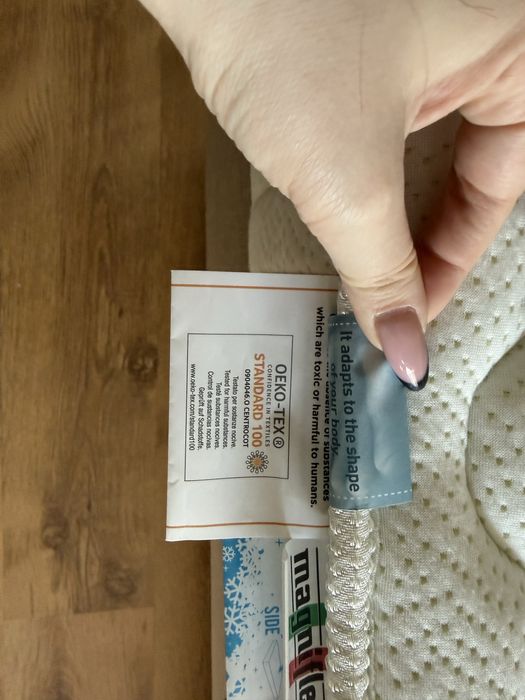 Две единични тапицирани легла с ракли и матраци iSleep