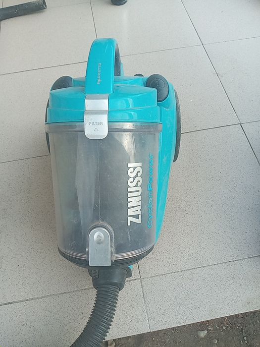 Vând aspirator stare bună.