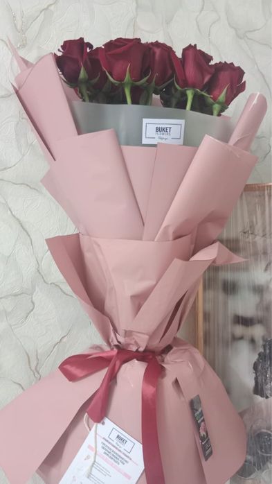 Красные розы 15 штук