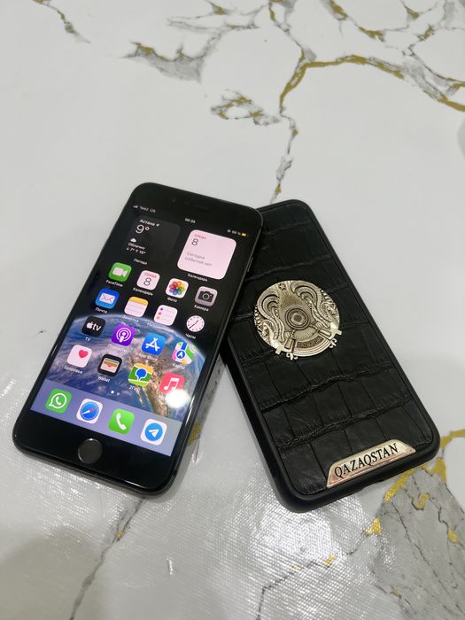 Продам İPhone 8+ 128Gb