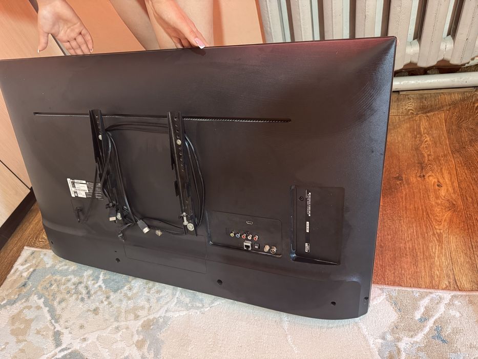 Телевизор LG почти новый