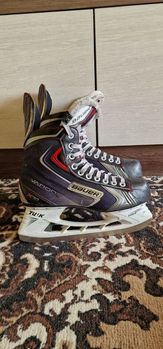 Коньки хоккейные