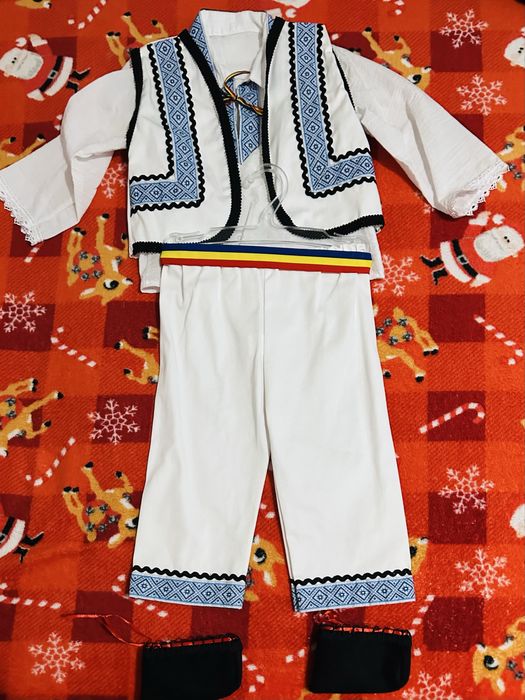 Vând costum popular traditional baietel 1-3ani