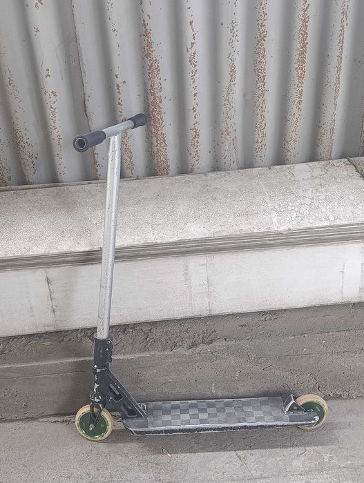 Продам 2 трюковой самокат