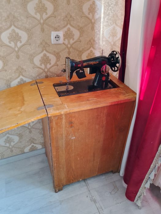 Продам швейную машинку