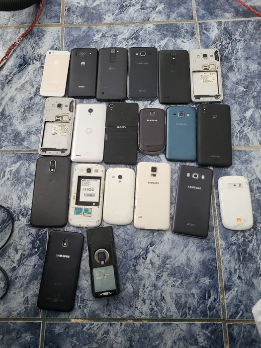 Telefoane pentru piese