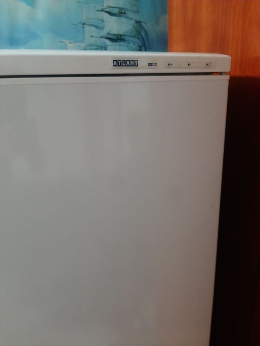 Морозильник "Атлант" почти новый