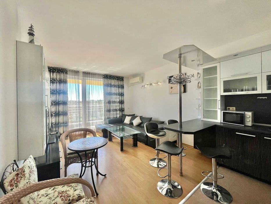 Продава се Тристаен апартамент в Несебър - 99 кв.м за 1869 €/кв.м - Снимка #2