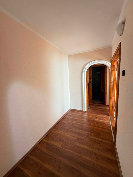 Apartament cu 3 camere , zona Rogerius