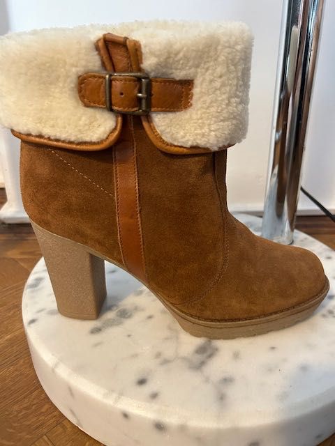 03. Cizme Camel noi piele întoarsă,blana naturală Italia  40/41