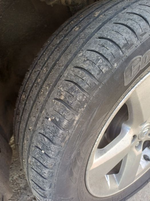 Продам комплект летних колёс без дисков.