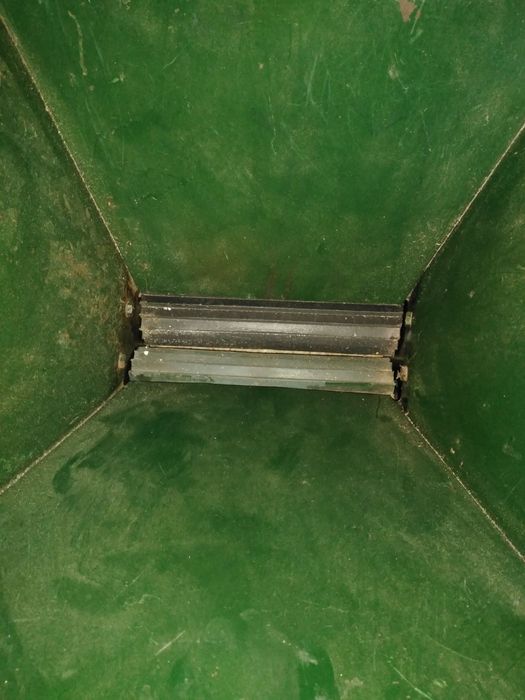 Ръчна мелачка за грозде