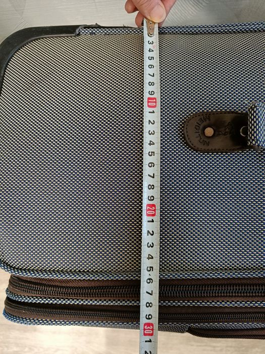 Продам чемодан туристический