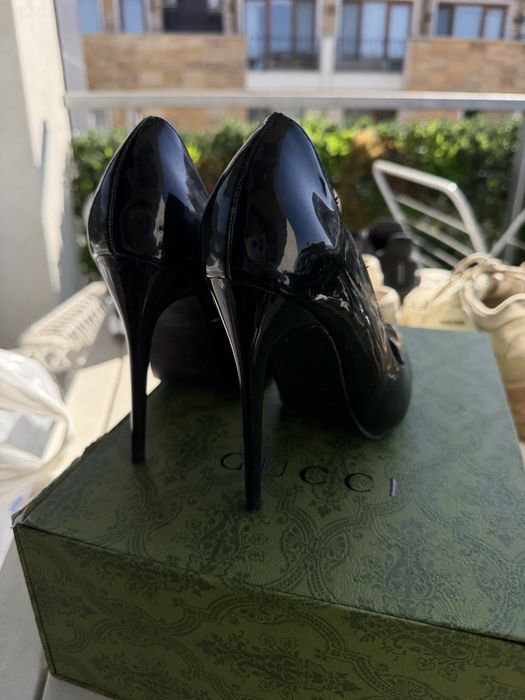 Обувки с висок ток