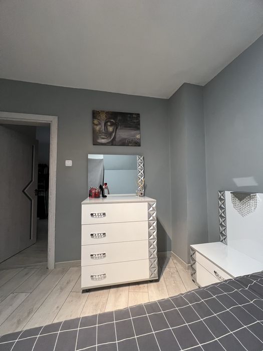 Здравейте, продавам спален комплект.