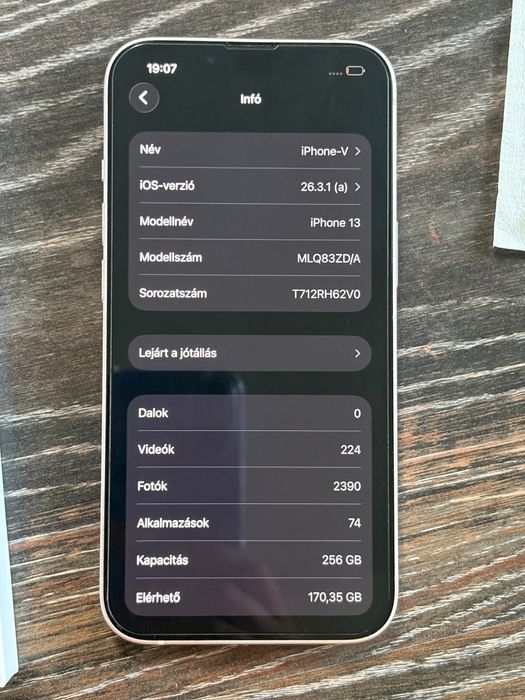 iPhone 13 Pink 256 GB + accesorii, stare impecabilă