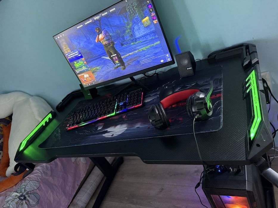 Продам стол компьютерный