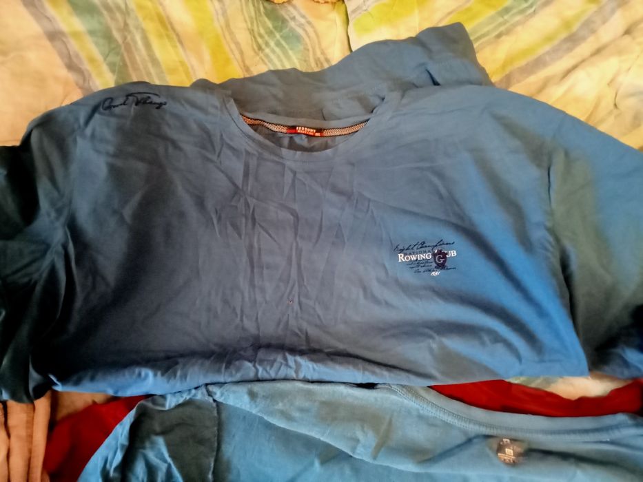 Отдам даром мужские вещи.