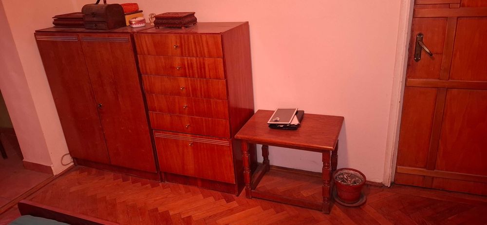 Mobiier dormitor dulapuri, pat, comode