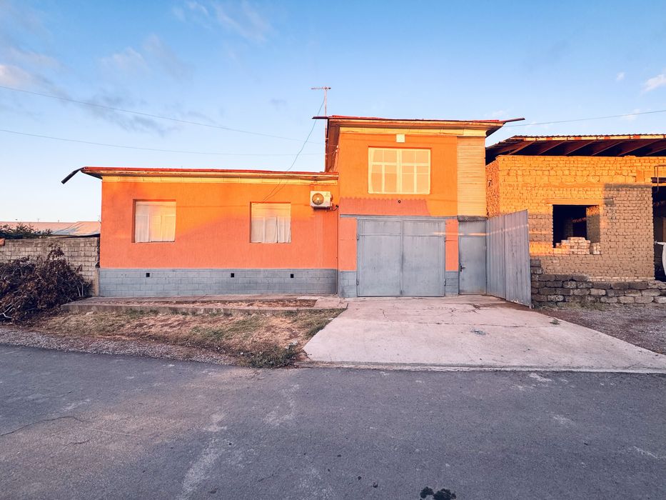 Продается дом 4 соток. 5 комнат. Кибрай. Набережная