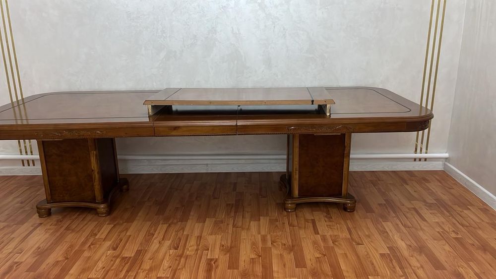 Продам стол в зал 3.5 метра