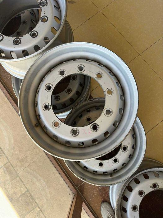 120, 11,75 R22.5 Diska  sotiladi.